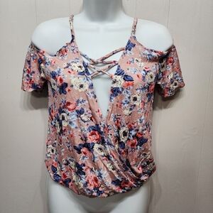 Daytrip Shirt XS Cold Shoulder Pink Floral VNeck Summer Buckle‎ Casual B575